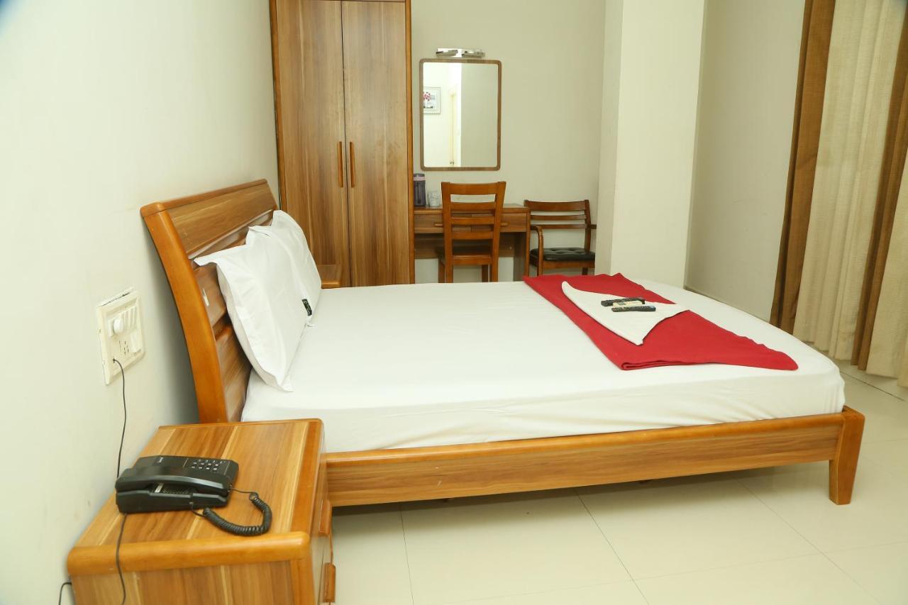 Hotel Royal Apollo à Chennai Extérieur photo